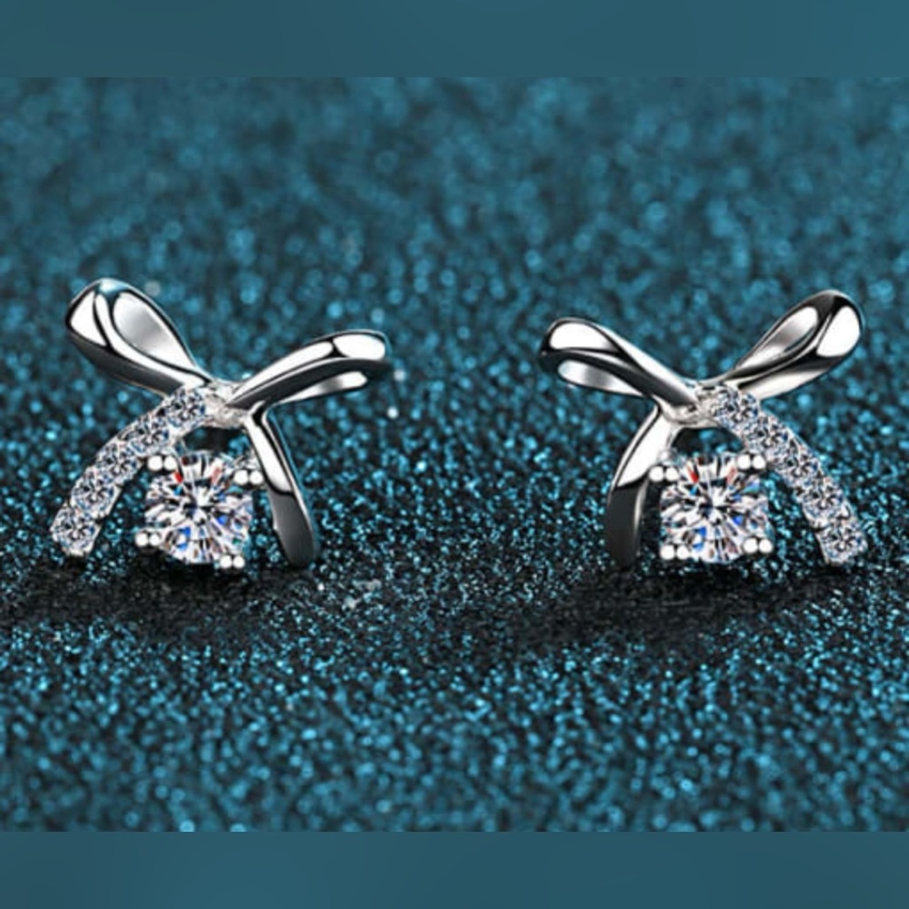 925 Sterling Silver Moissanite Bowknot Stud Earrings